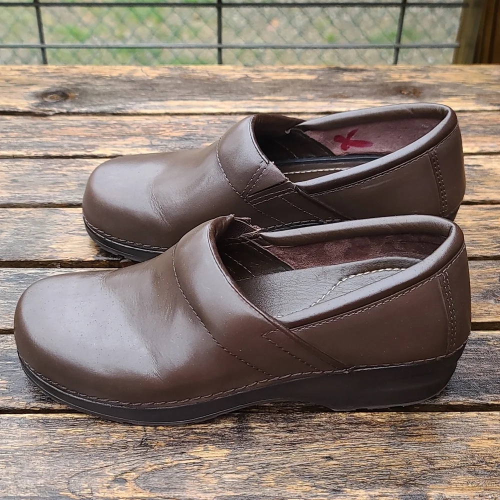 L. L Bean Brown leather clogs - Picture 3 of 5